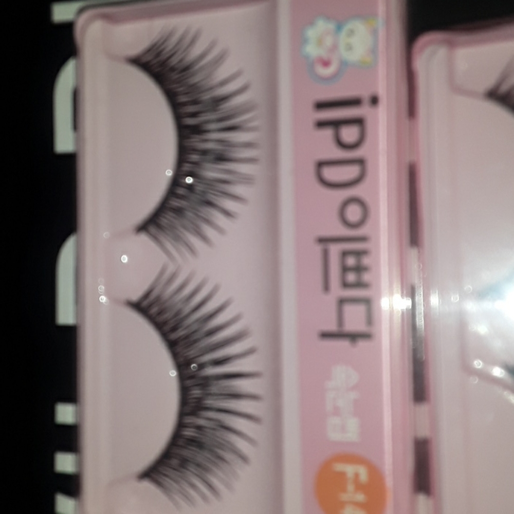 Lashes - Picture 3 of 3
